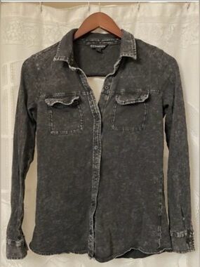 Rock & Republic black distressed shirt with keyhole back size xl